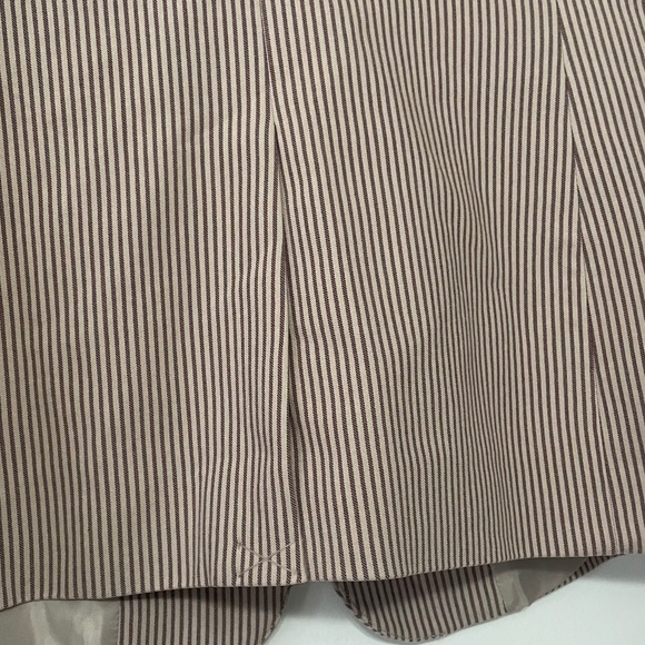 DKNY Ruched 3Q Sleeves One Button Pinstripe Blazer in Khaki Brown - Picture 6 of 13